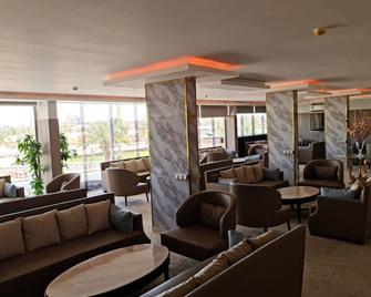 Qasr Alshamal Hotel - Arar - Lounge