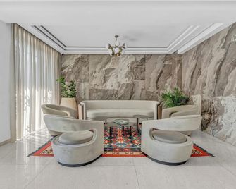 Hotel Plaza Berat - Берат - Лоббі