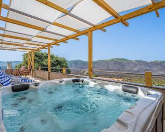 Awesome Home In Grebastica With Wifi - Grebastica - Basen