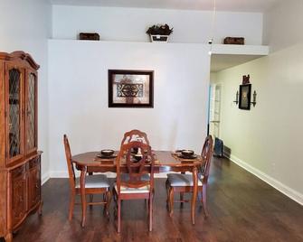 Home Sweet Home - Newly Renovated Property-Located Near Robins Afb - Warner Robins - Dining room