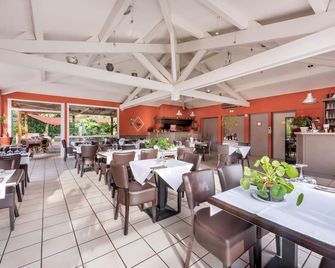 أوتل لو كلو دي برويير - فالون-بون-دارك - مطعم