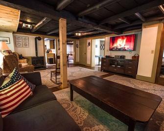 76 Rt 16a · Pumpkin Hollow House/Hottub/Prvt Brook/Large Yard - Intervale - Wohnzimmer