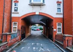 Lovely 2 bed Ground floor flat with free Parking - Birmingham - Outdoor view