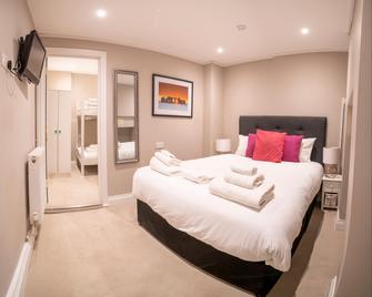 Peartree Serviced Apartments - Salisbury - Bedroom