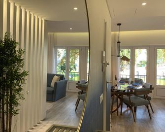 Cascais Downtown Premium Apt 3 with terrace - Cascais - Essbereich