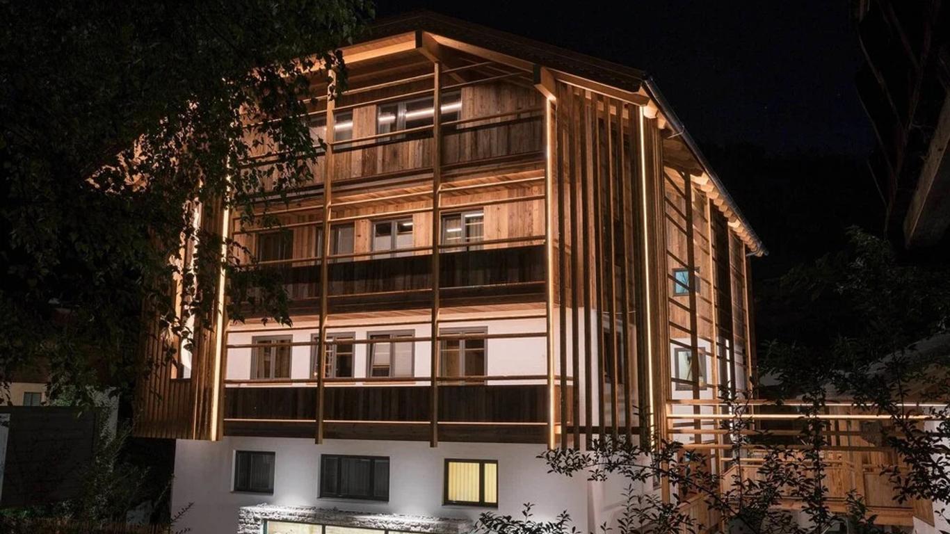 阿斯特霍夫旅館 - 高薩