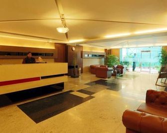 The Contour Hotel - Guwahati - Lobby