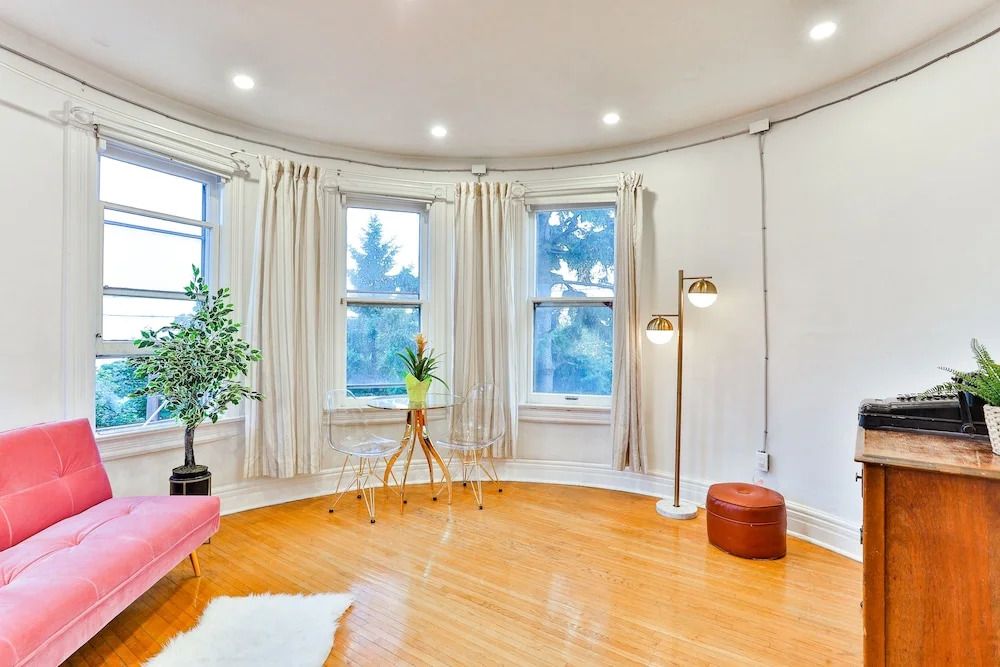 ذا ويست هاوس - تورونتو - غرفة معيشة