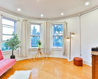 The West House - Toronto - Phòng khách