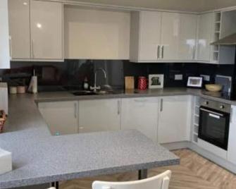 Plaza suite 61 B - Bangor - Küche