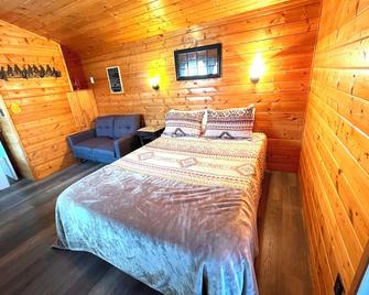 Cowboy Cabin #1 on a working ranch, near Crater Lake with WiFi, AC - Chiloquin - Habitación