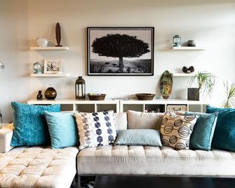 Pacific Soul Eco-Luxe Vacation Home - Ucluelet - Salon