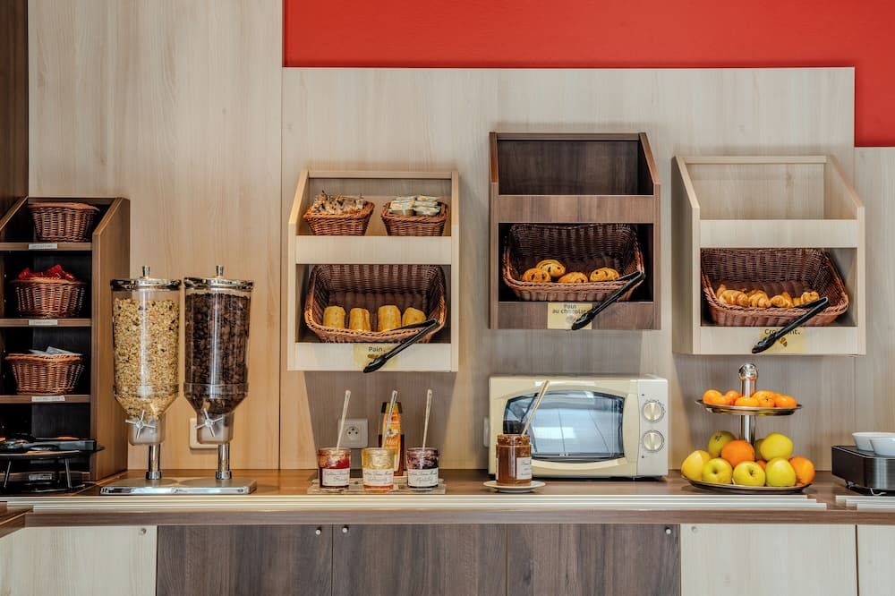 Ace Hôtel Châteauroux DÉols - Châteauroux - Buffet