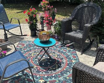 Ready for Tennessee Walking Horse Celebration! Lovely 3 Bed 2 Bath in Tullahoma. - Tullahoma - Patio