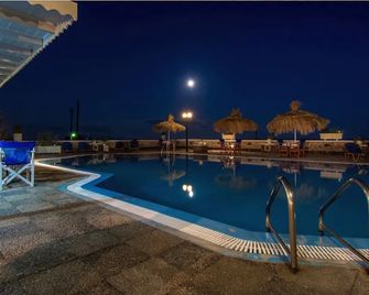 Perivolos Sandy Village - Agios Georgios - Bazén