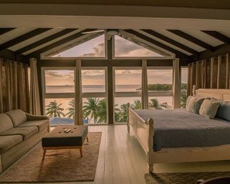 Penthouse Beachfront Luxury Bay View - West End - Coxen Hole - Sala de estar