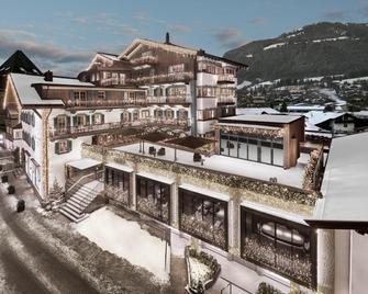 Hotel Weisses Roessl - Kitzbühel - Building