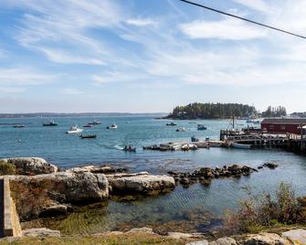 Charming cottage overlooking picturesque Five Islands Harbor - Georgetown - Beach
