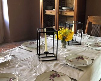 Charming cottage - Château-Renard - Comedor