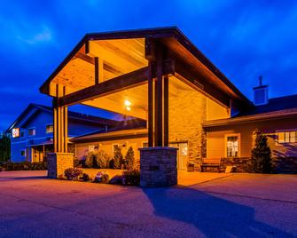 Best Western Plus Ticonderoga Inn & Suites - Ticonderoga - Gebouw