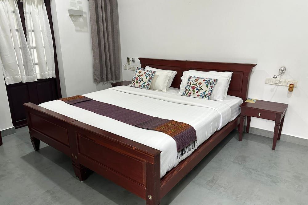 The Villa Romantica - Nedumbassery - Bedroom