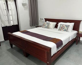 The Villa Romantica - Nedumbassery - Bedroom