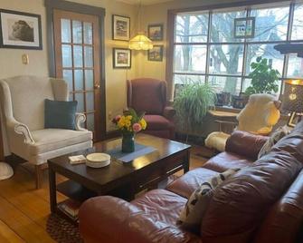 Foot of the Mountain Farmhouse - Canning - Sala de estar