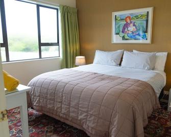 Seabreeze Cottage, by the ocean in Brighton, Otago - Brighton - Bedroom