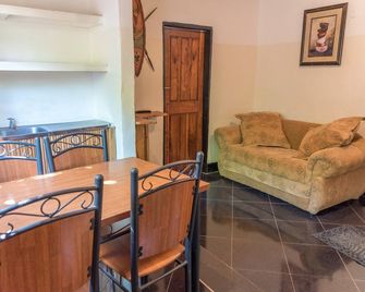Okavango Lodge - Livingstone - Dining room