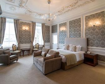 The Royal Hotel - Bideford - Bedroom
