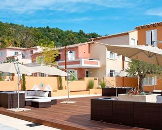 Nice apartment for 8 people with WIFI, pool, A/C, TV, balcony and parking - Callian - Patio