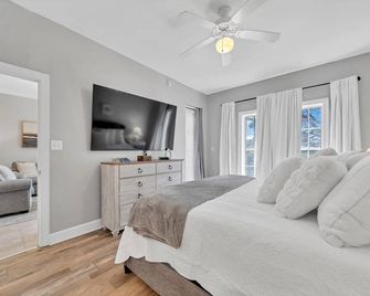Scenic Balcony and Easy Beach Access - Charming Coastal Getaway - Rosemary Beach - Bedroom