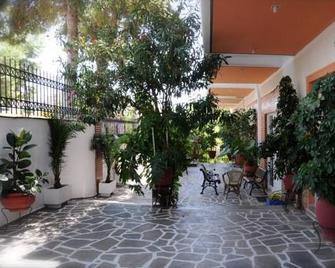 Calypso Beach Hotel - Loutra Edipsou - Patio