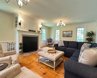 Gorgeous house- near Manchester VT, shopping, hiking, arts, golf, skiing\n - Dorset - Wohnzimmer