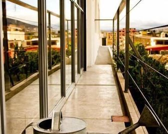 Hostal Tres Central - טוטסטלה גוטיירס - מרפסת
