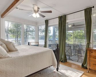 Newly Renovated Lakefront home with boat house, launch and 2 piers! - Zwolle - Habitación