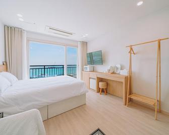 Mon Dieu Hotel - Ciudad de Jeju - Habitación