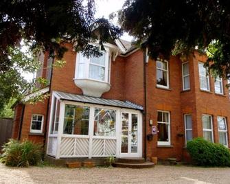 Wimblehurst Hotel - Horsham