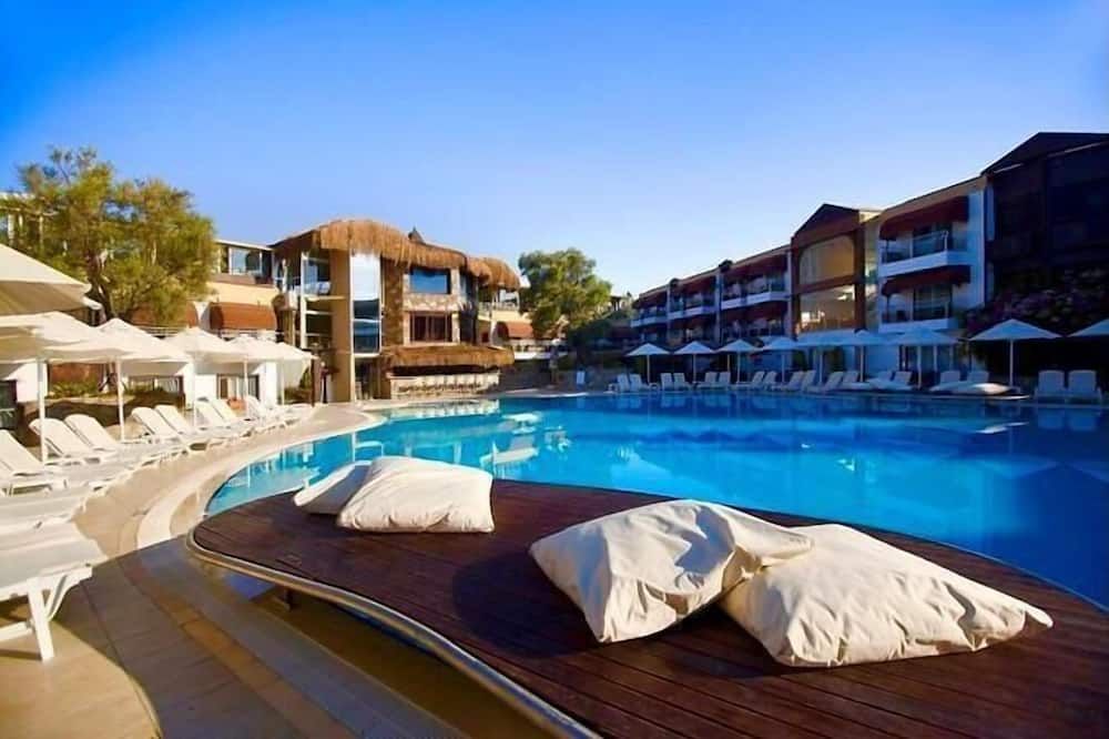 Risa Hotel - Bitez - Zwembad