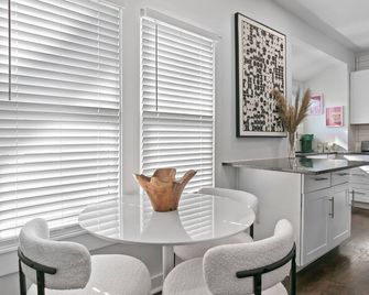 Enjoy a comfortable stay in this newly renovated home - Ferndale - Dining room