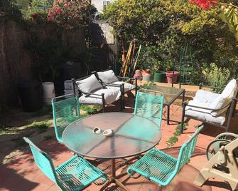 Vintage California Bungalow, 18 blocks from the beach - Santa Mónica - Patio