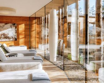 Hotel Der Waldhof - Lana - Living room