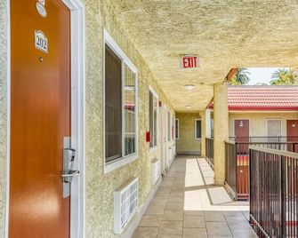Passport Inn Whittier - Whittier - Corridoio
