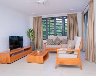 كوليبري هوليداي أبارتمنتس - فيكتوريا - غرفة معيشة