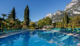 Du Lac Et Du Parc Grand Resort - Riva del Garda - Bể bơi