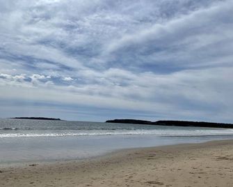 Breathtaking contemporary cottage in a south shore beach paradise - Riverport - Beach