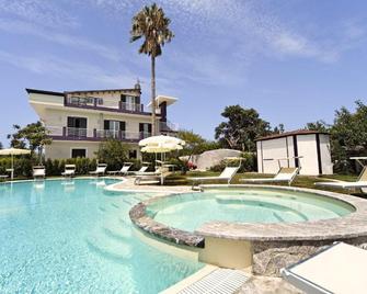 Selenite - Capo d'Orlando - Piscina