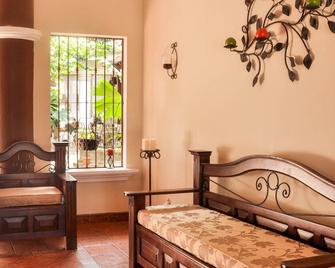 Hotel Quinta Maya - Flores - Sala de estar