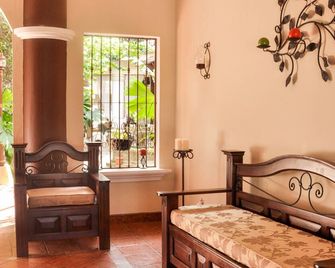 Hotel Quinta Maya - Flores - Sala de estar