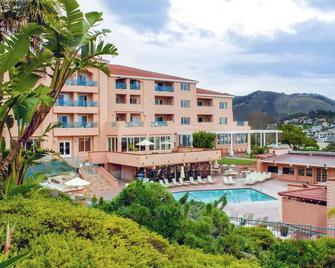 Your Home Away From Home! 2 Comfortable Units, Free Parking, Onsite Pool - Avila Beach - Gebouw